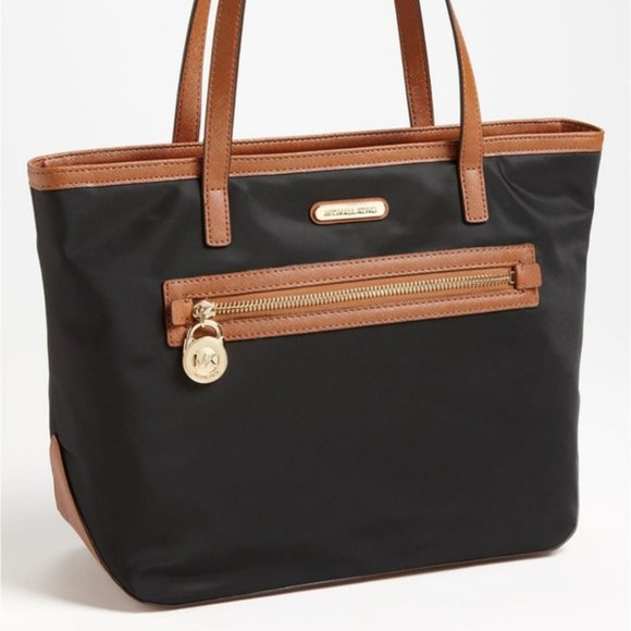 MICHAEL Michael Kors Handbags - Black purse Michael Kors barely used